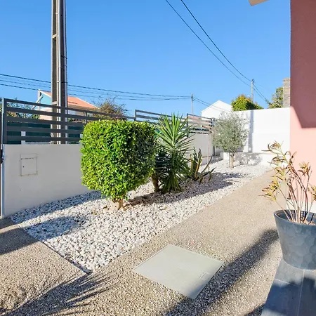 Sunny Caparica House