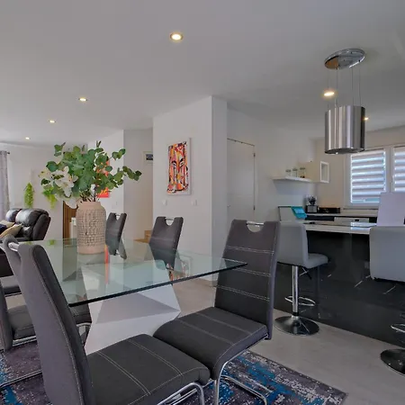 Sunny Caparica House *