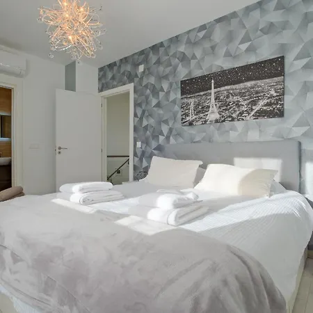 Sunny Caparica House