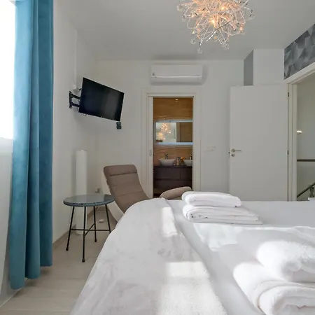 Sunny Caparica House