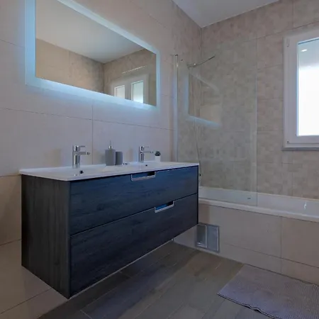 Sunny Caparica House וילה *