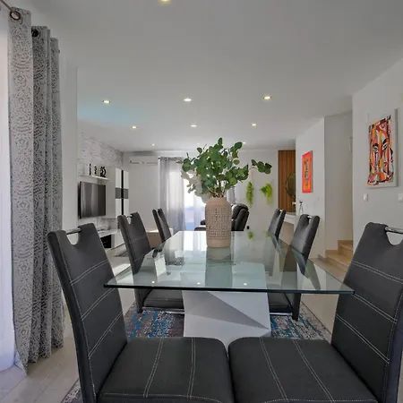 Sunny Caparica House