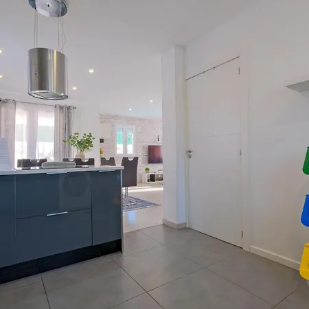 Sunny Caparica House *