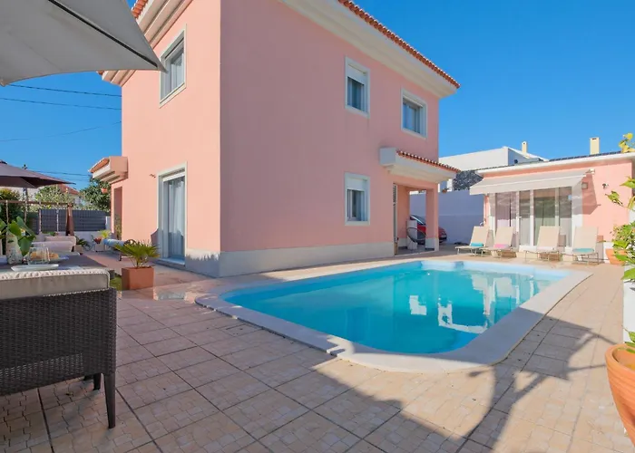 فيلة Sunny Caparica House تشارنكه