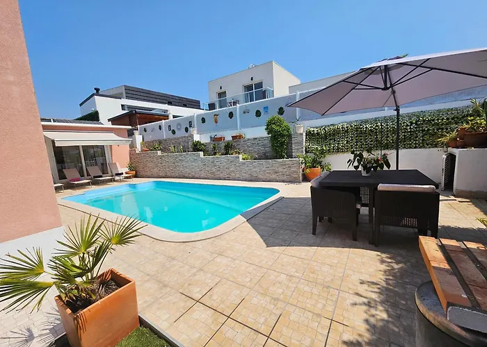 Sunny Caparica House * تشارنكه