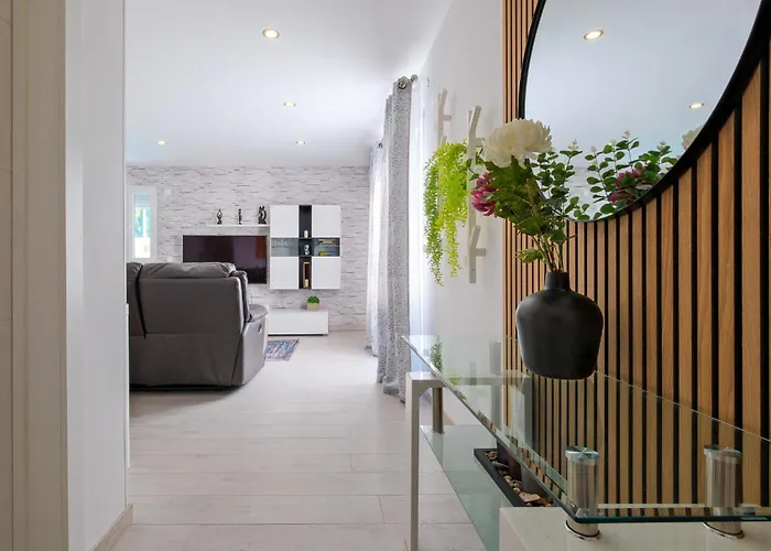 Sunny Caparica House تشارنكه