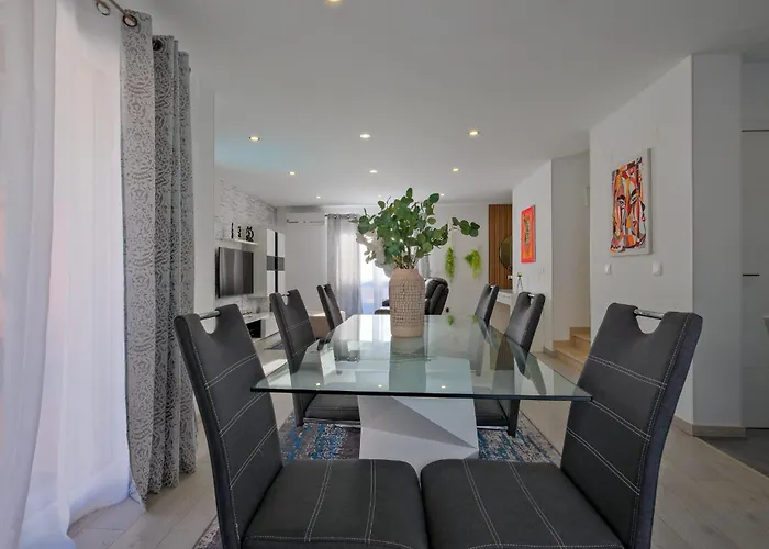 Sunny Caparica House