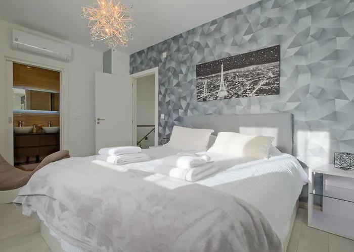 Sunny Caparica House