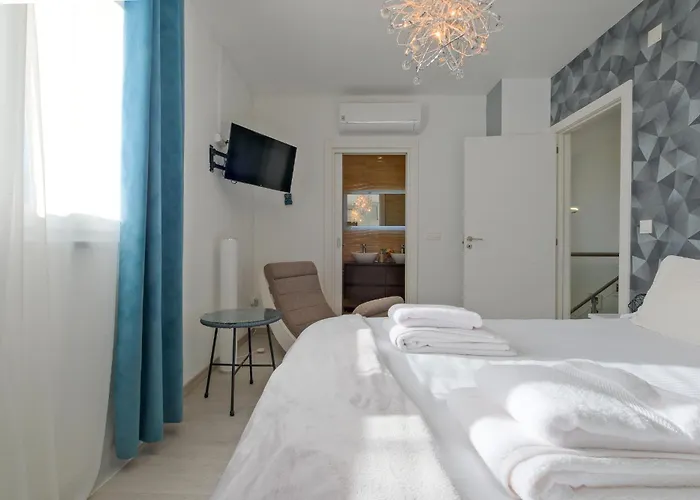 Sunny Caparica House